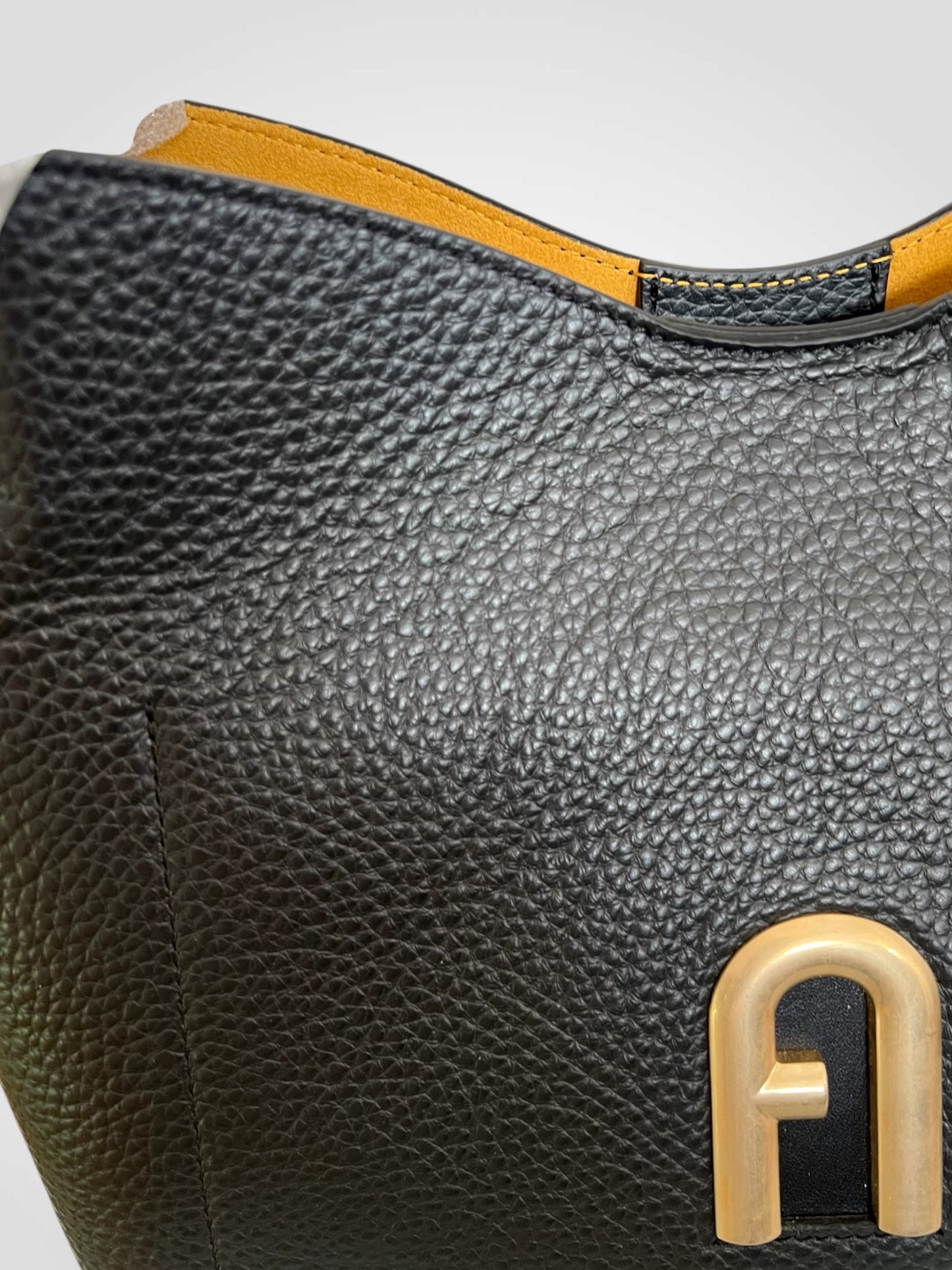 Geantă Furla Linda Mini Dome – Vitello Saffiano UNI Astral Blue (Piele Naturală Albastru Deschis