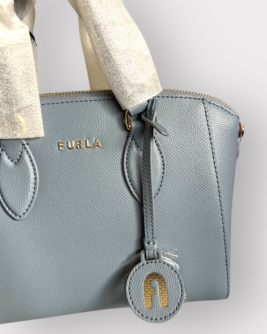 Geantă Furla Linda Mini Dome – Vitello Saffiano UNI Astral Blue (Piele Naturală Albastru Deschis)